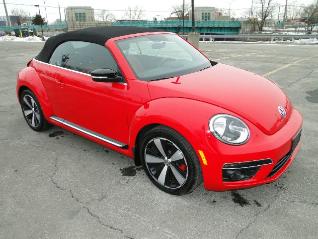 2013 Volkswagen Beetle Turbo PZEV 2dr Convertible 6A with Sound